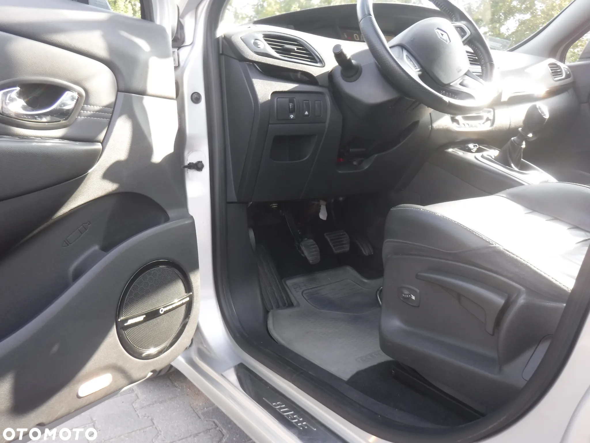 Renault Scenic 2.0 dCi Privilege - 11
