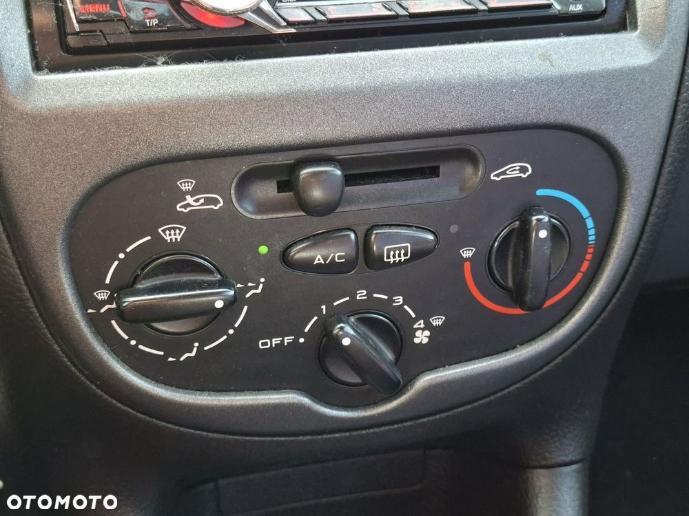 Peugeot 206 75 JBL - 15