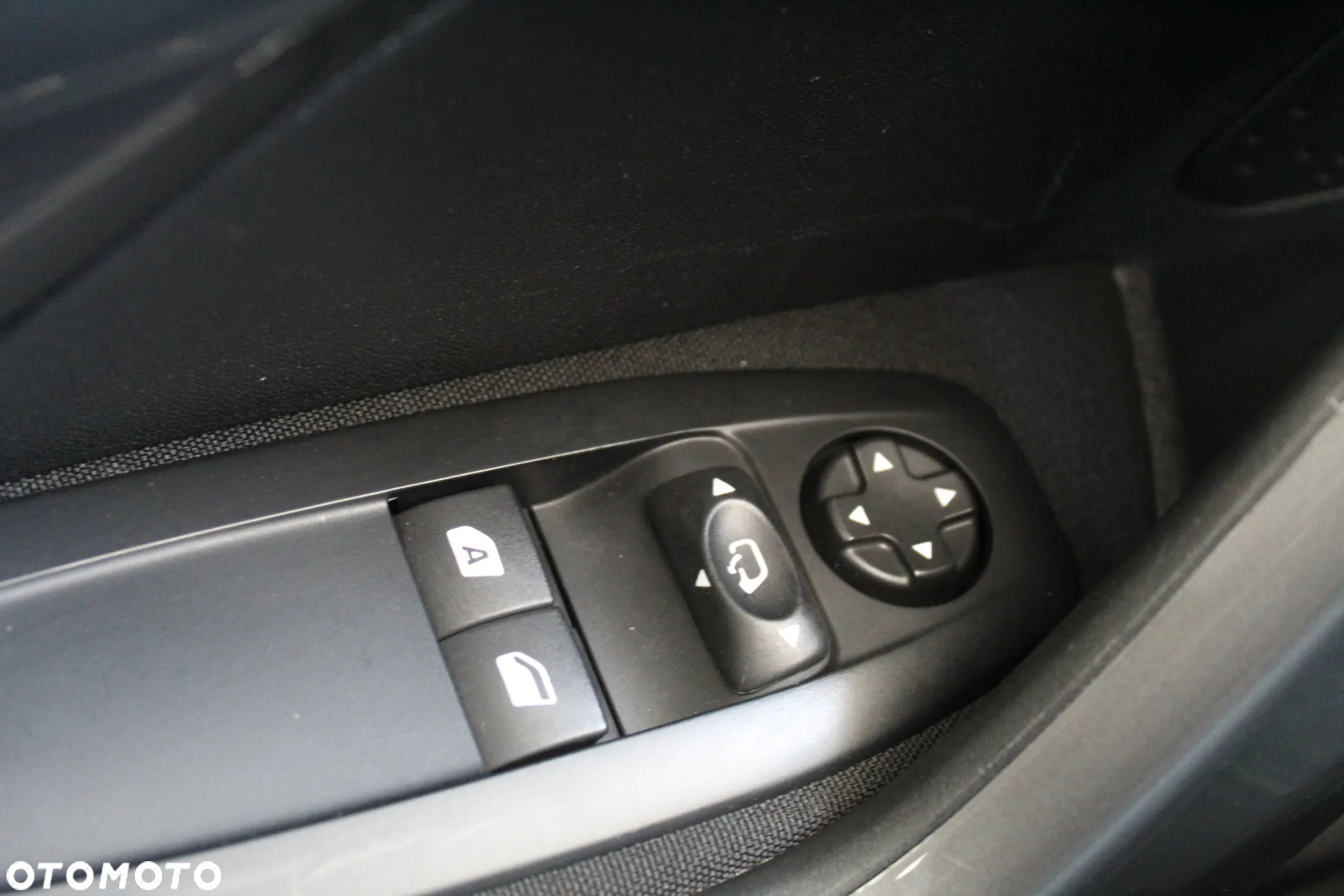 Peugeot 2008 1.2 Pure Tech GPF Style S&S EAT6 - 25