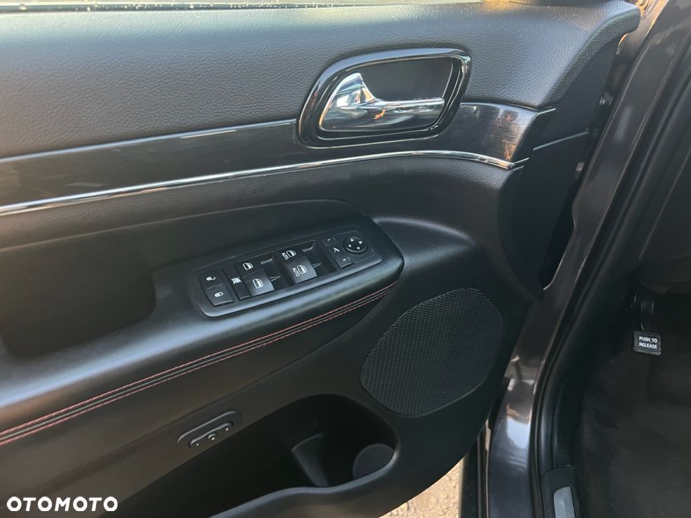 Jeep Grand Cherokee - 30