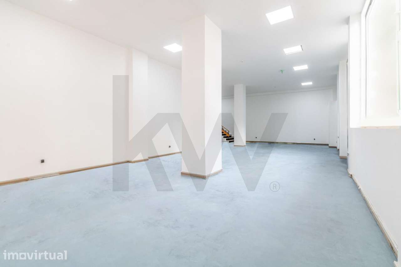 Espaço comercial na Av. Almirante Reis – 900 m2 em Localização Estraté - Grande imagem: 2/24