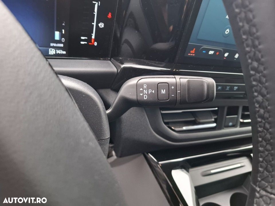 Ford Tourneo Custom - 12