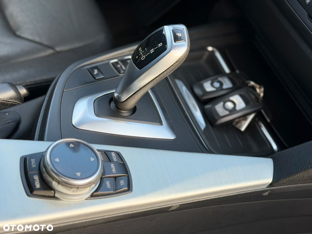 BMW Seria 3 318d Sport Line - 9