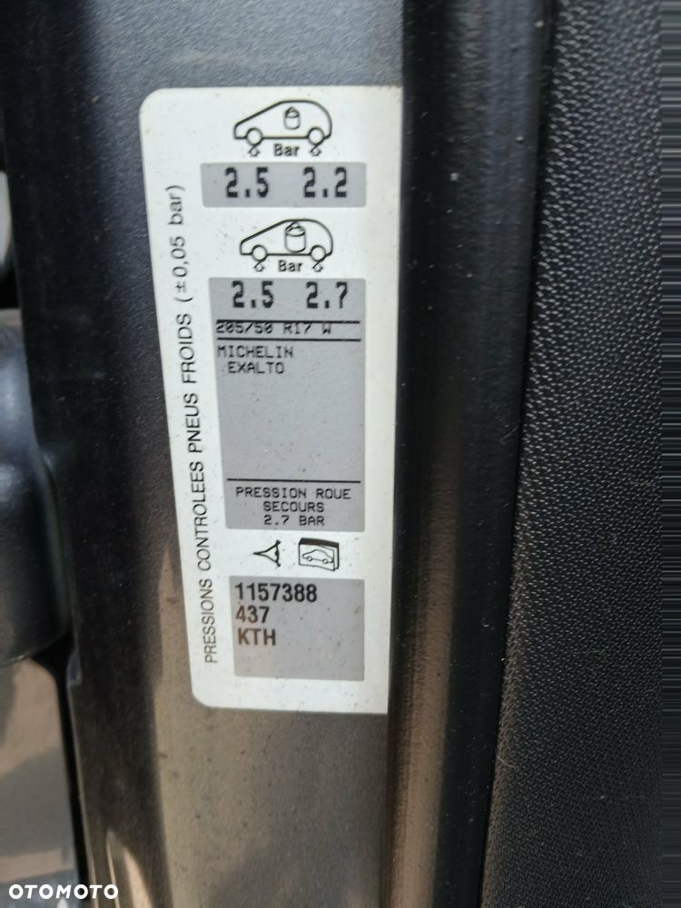 Citroen C4 Zderzak przedni kod lakieru KTH - 10