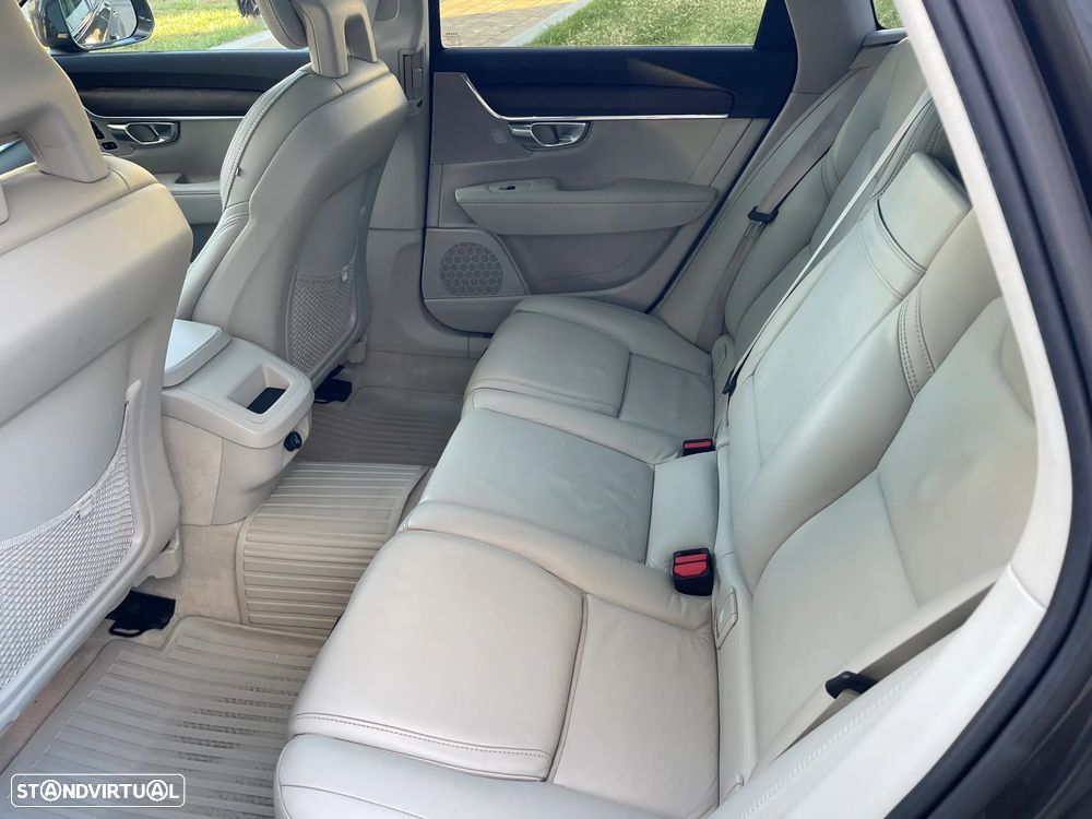 Volvo V90 Cross Country 2.0 D4 Pro AWD Geartronic - 10