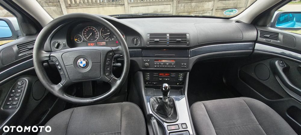 BMW Seria 5 528i - 5