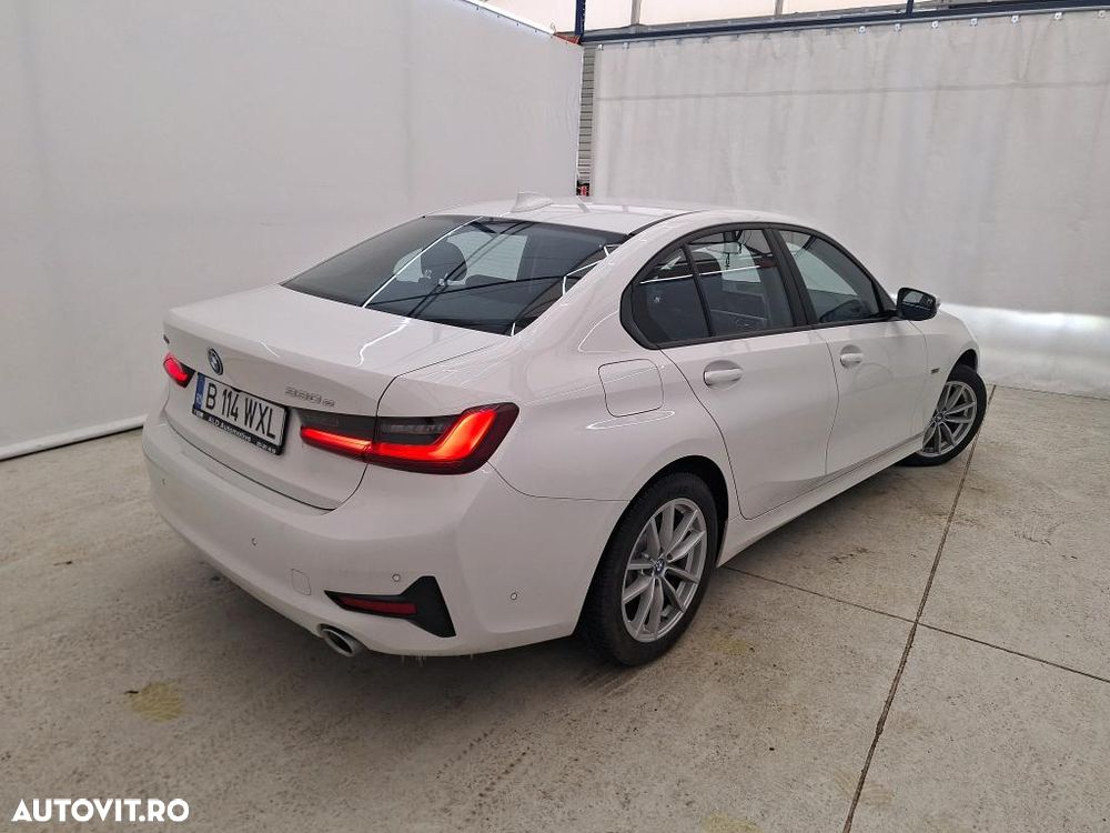 BMW Seria 3 330e xDrive Aut. Sport Line - 2