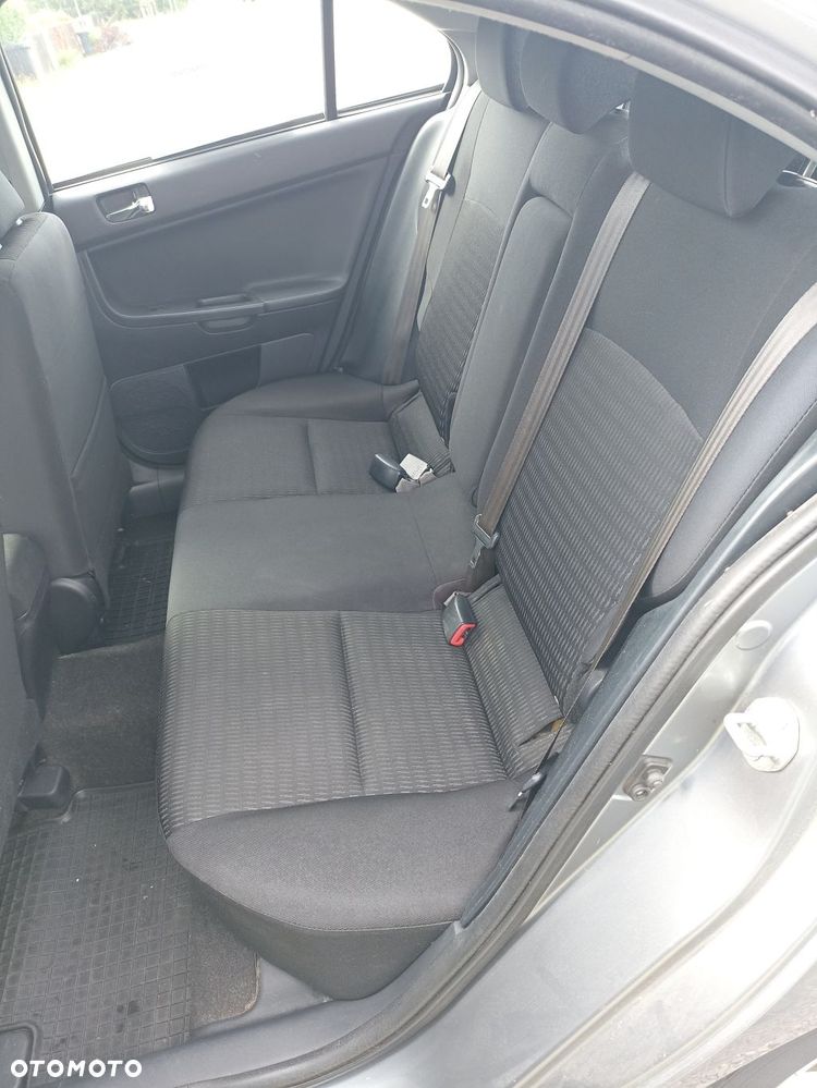 Mitsubishi Lancer 1.6 Invite - 8