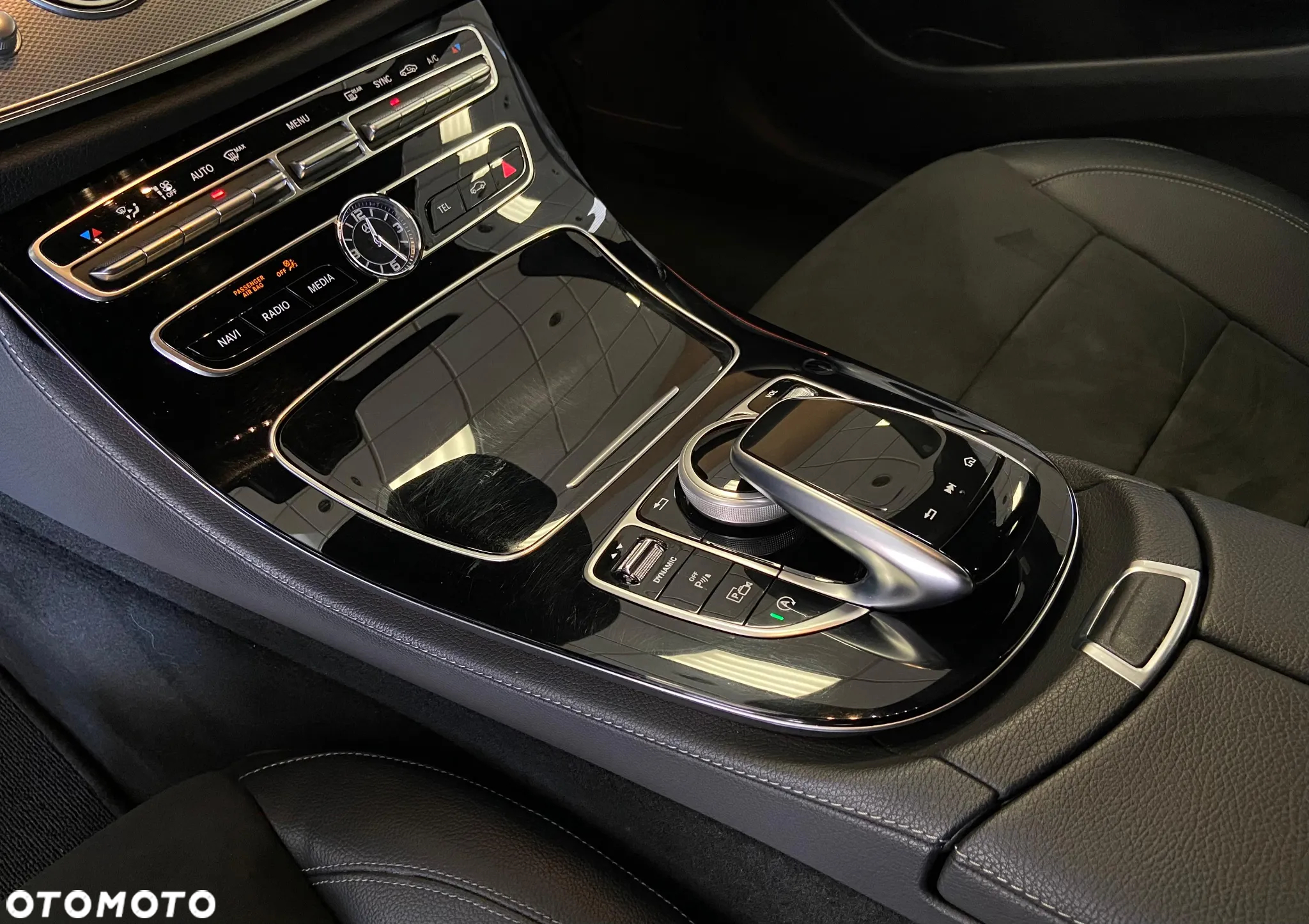 Mercedes-Benz Klasa E 220 d 4-Matic 9G-TRONIC - 19