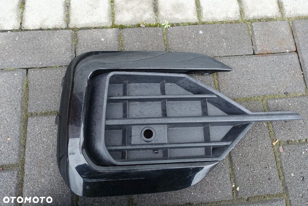 VW TOUAREG III 18r.- R-LINE KRATKA ZDERZAKA PRAWA - 2