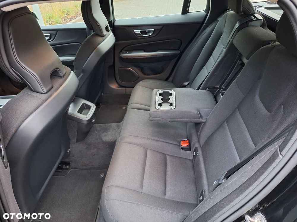 Volvo V60 D4 Momentum Pro - 21
