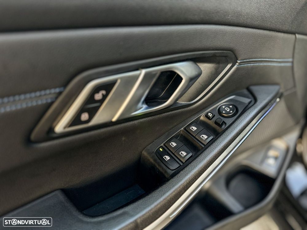 BMW 320 d Touring Pack M Shadow Auto - 32