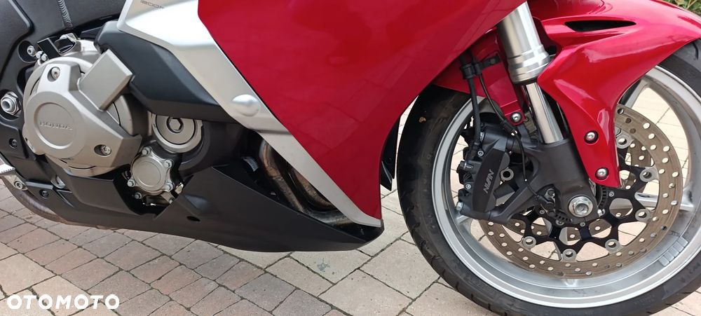 Honda VFR - 28