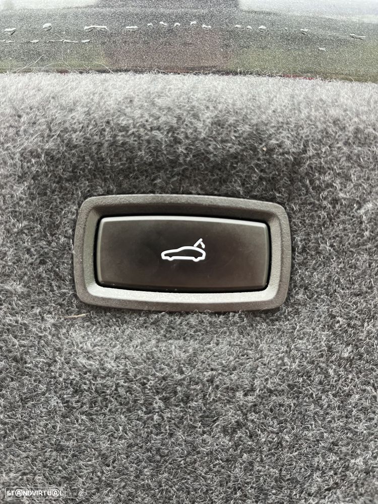 Porsche Taycan Turbo - 12