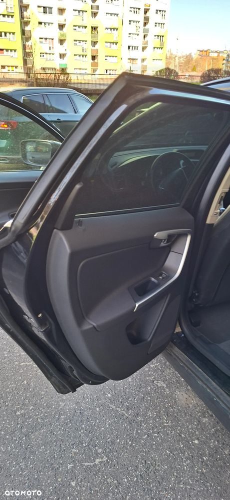 Volvo XC 60 D5 AWD Momentum - 17