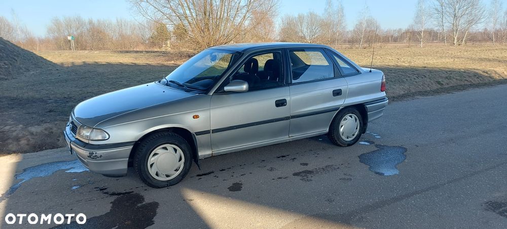 Opel Astra 1.4 Mid - 1
