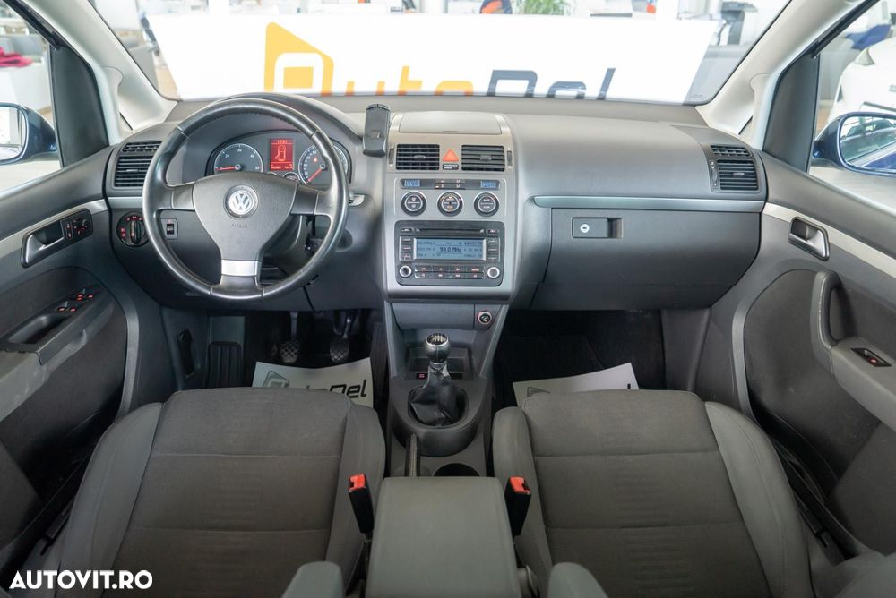 Volkswagen Touran - 17