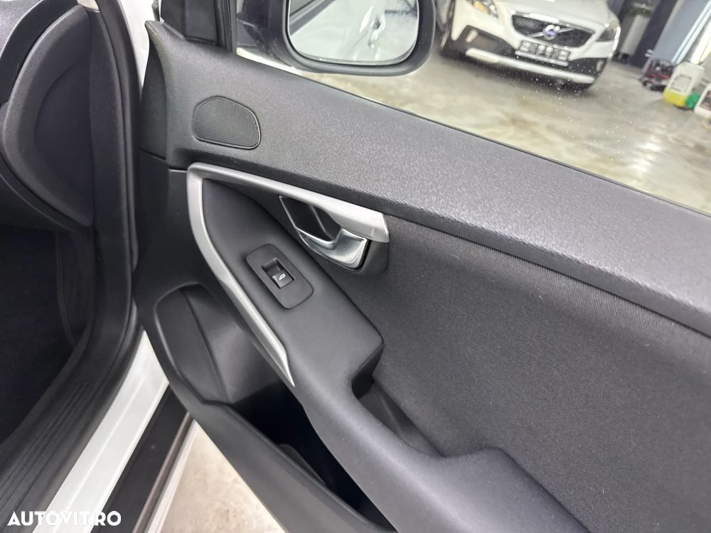 Volvo V40 D3 Geartronic Momentum - 17