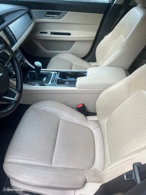 Jaguar XF 2.0 D Prestige - 20