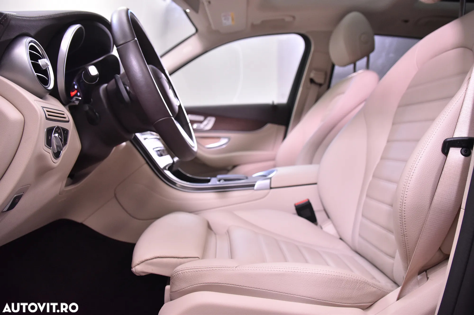 Mercedes-Benz GLC 300 e 4MATIC - 25
