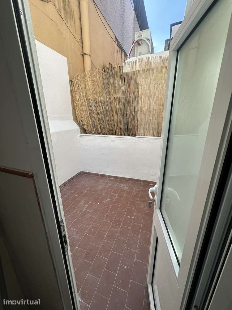 PT
T3 Renovado com Carácter
EN
Renovated T3 with Character - Lisbon - Grande imagem: 5/15