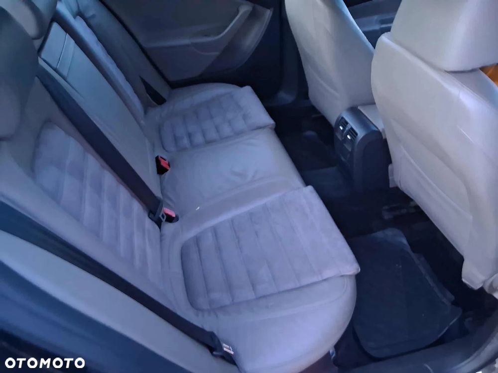 Volkswagen Passat - 8