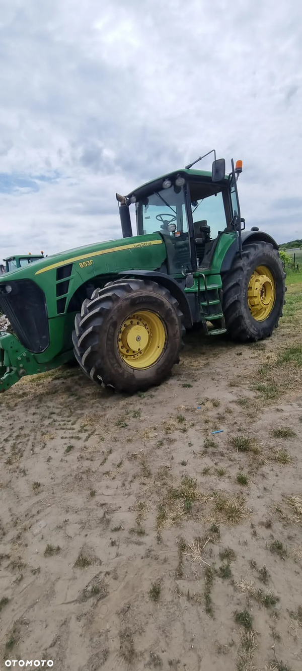 John Deere 8530