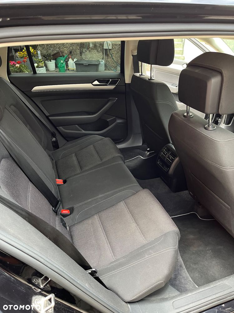 Volkswagen Passat 2.0 TDI SCR DSG Comfortline - 12