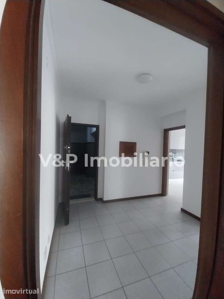 Apartamento T3 em S. Vicente com varanda, garagem e AC em Braga - Grande imagem: 2/16