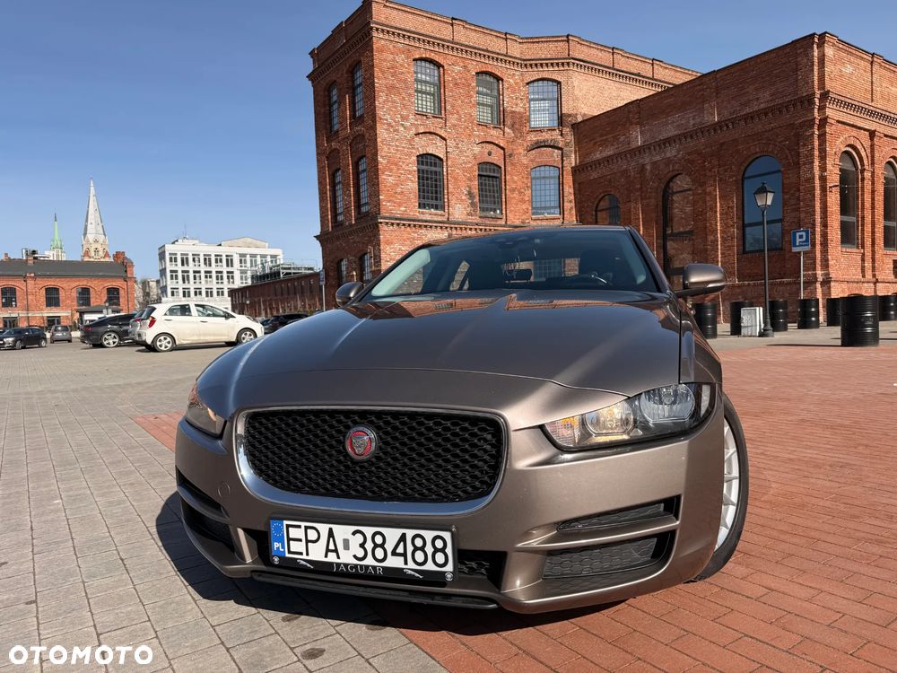 Jaguar XE 2.0 D Pure - 2
