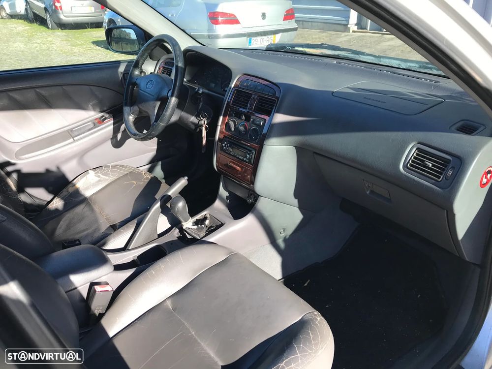 Toyota Avensis T22 1.6 110cv 5P 1999 - Para Peças - 9