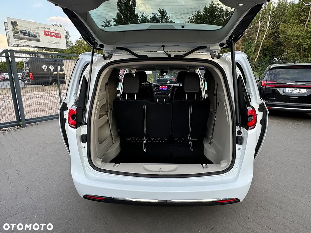 Chrysler Pacifica - 13