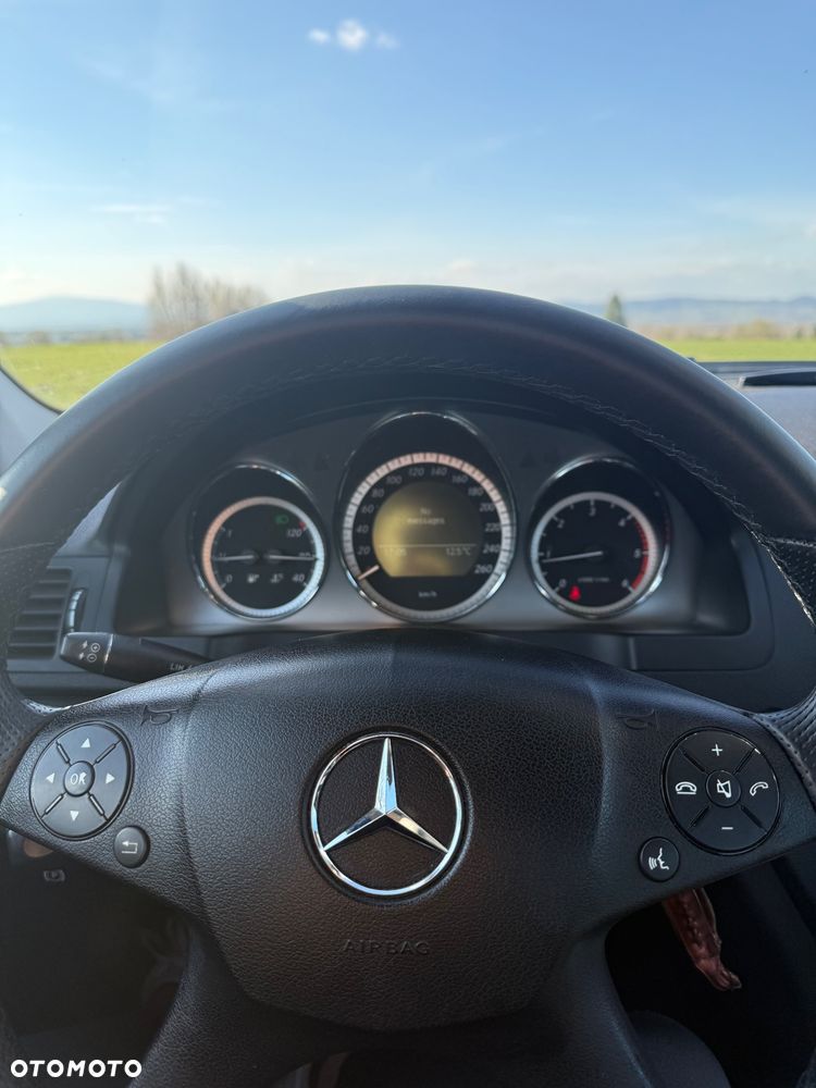 Mercedes-Benz C-Class 2010 photo 2