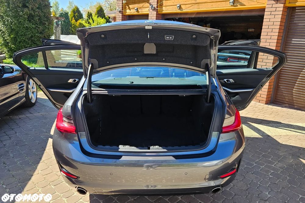 BMW Seria 3 330i xDrive M Sport sport - 18