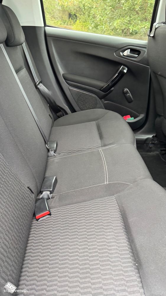 Peugeot 208 1.2 PureTech Style - 26