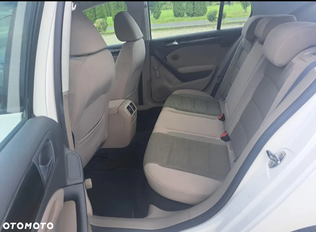Volkswagen Golf VI 2.0 TDI Comfortline - 13