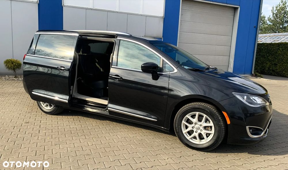 Chrysler Pacifica - 15