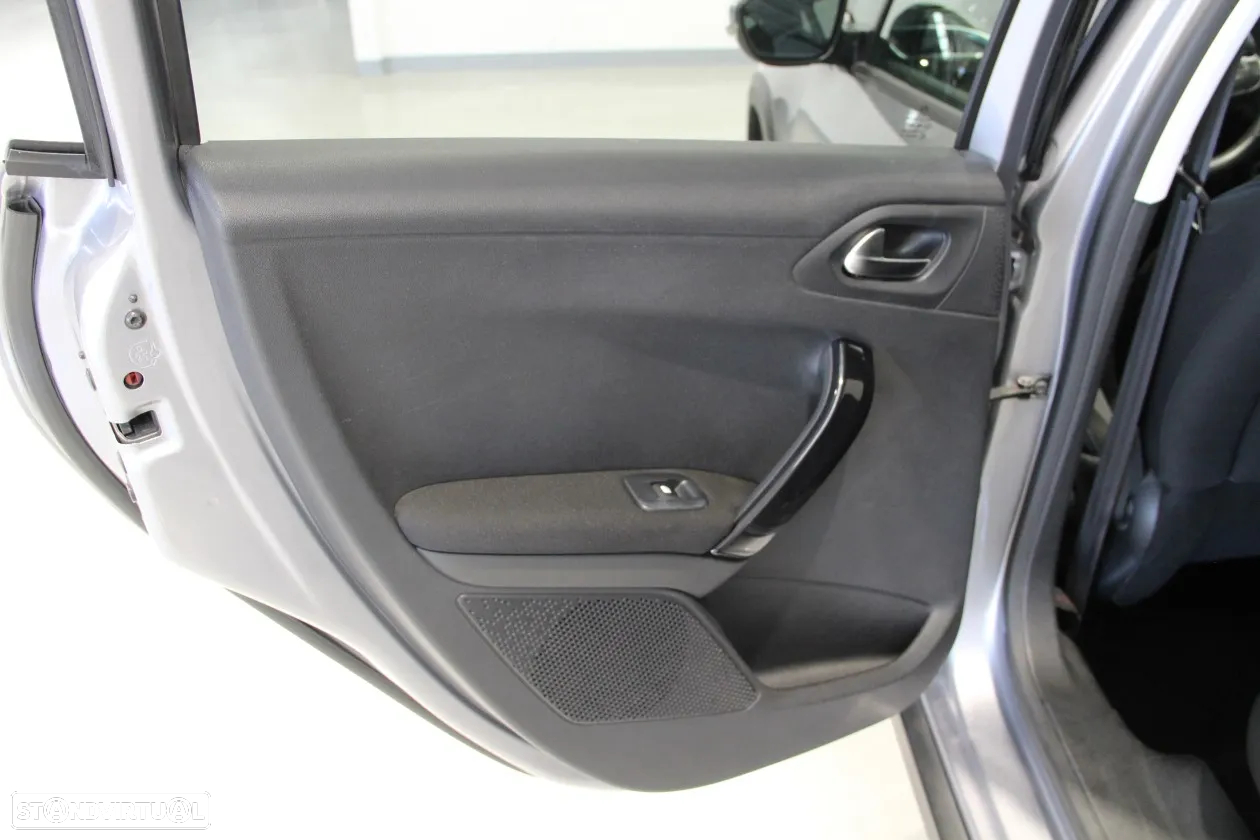 Peugeot 2008 1.2 PureTech Signature - 27
