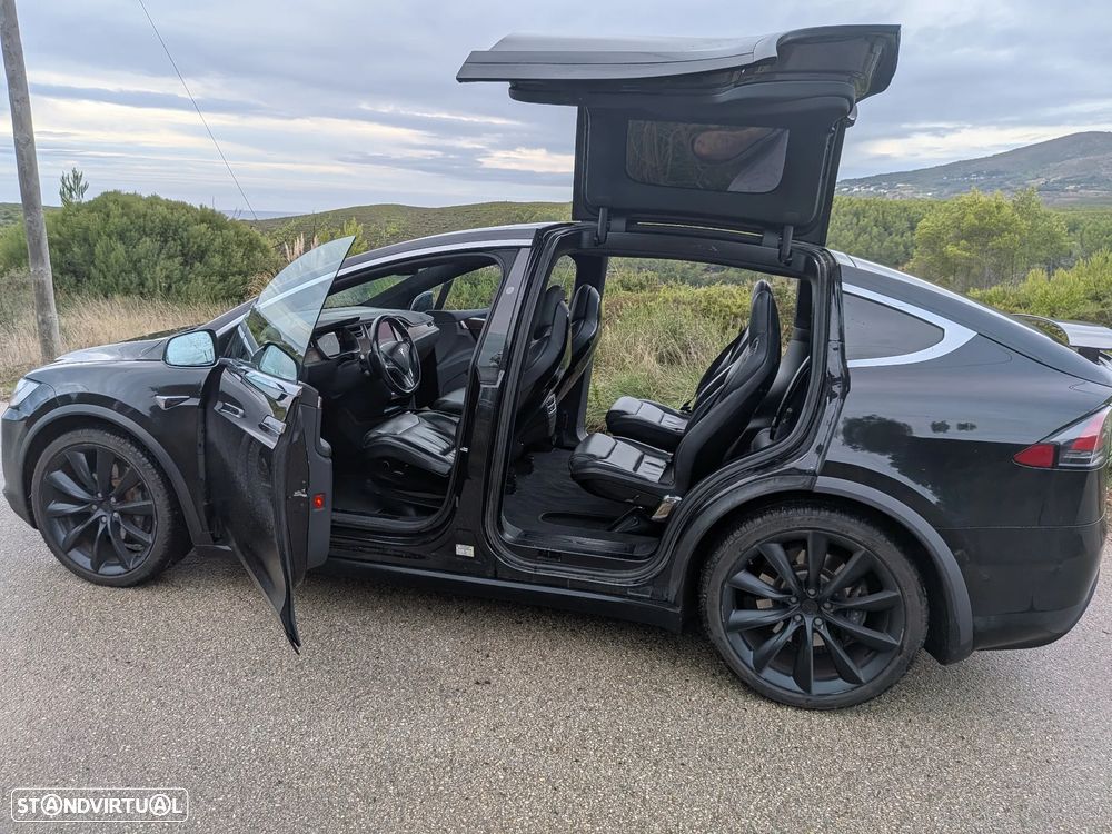 Tesla Model X 90D - 7