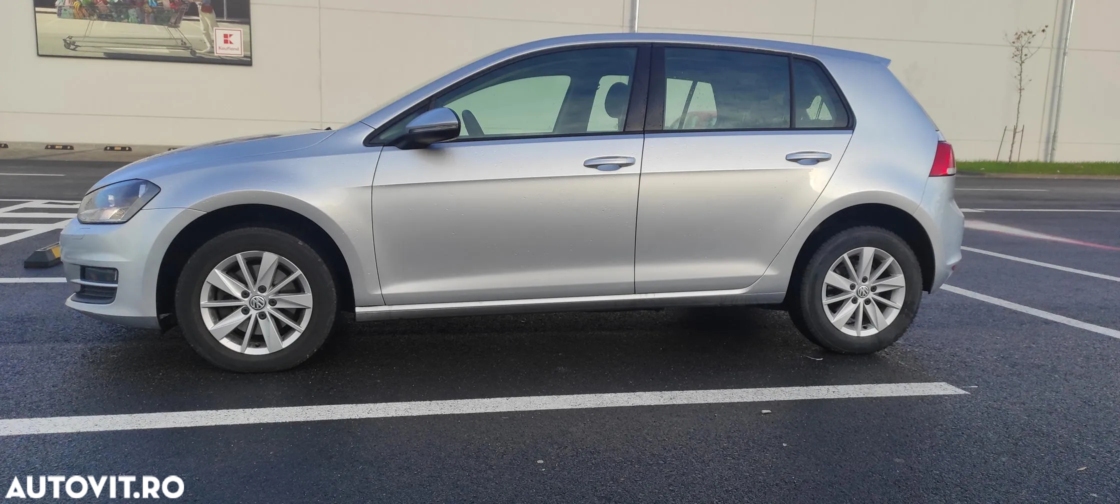 Volkswagen Golf 1.6 TDI DPF BMT Comfortline - 24