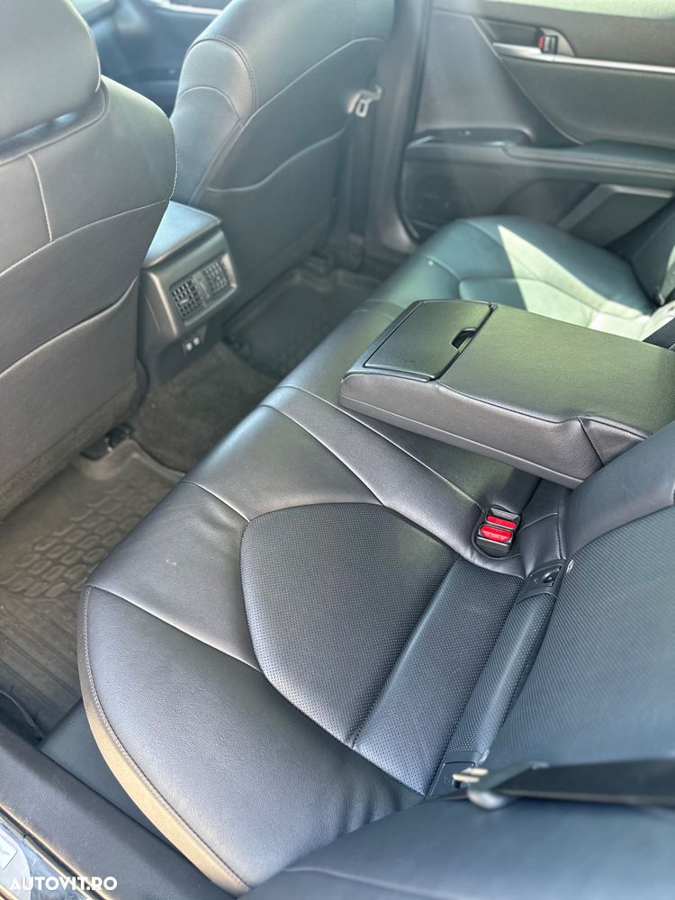 Toyota Camry 2.5 Exclusive - 24