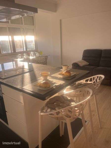 T2 remodelado com vista de mar e  garagem– Monte Estoril - Grande imagem: 2/11