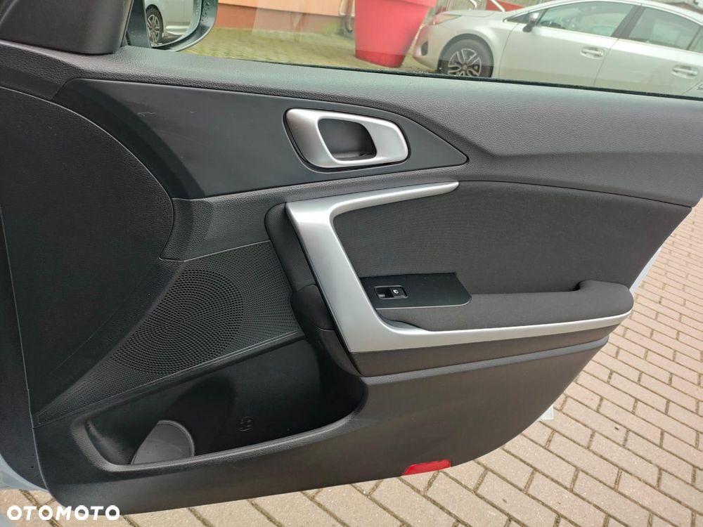 Kia Ceed 1.6 CRDi mHEV L Business Line - 17