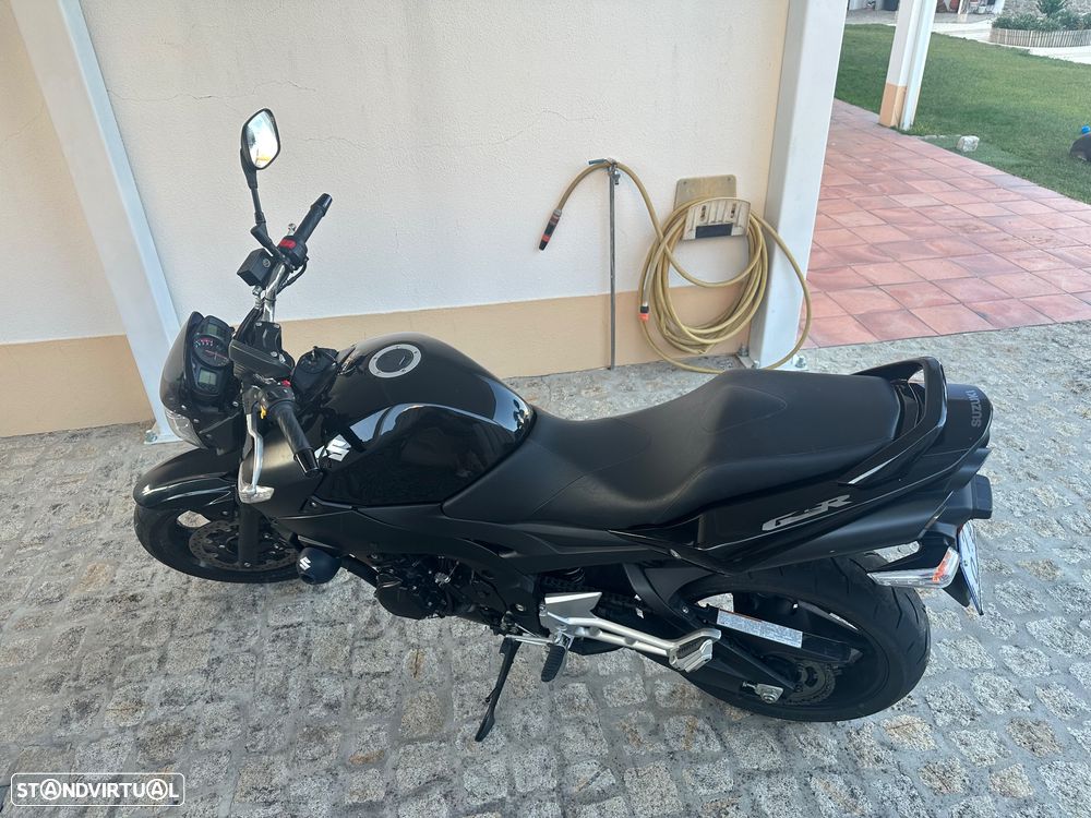 Suzuki GSR Black Edition - 6