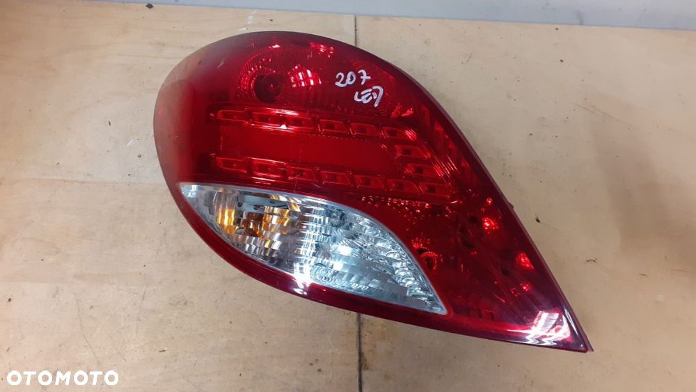 PEUGEOT 207 LIft lampa tył lewa - 1