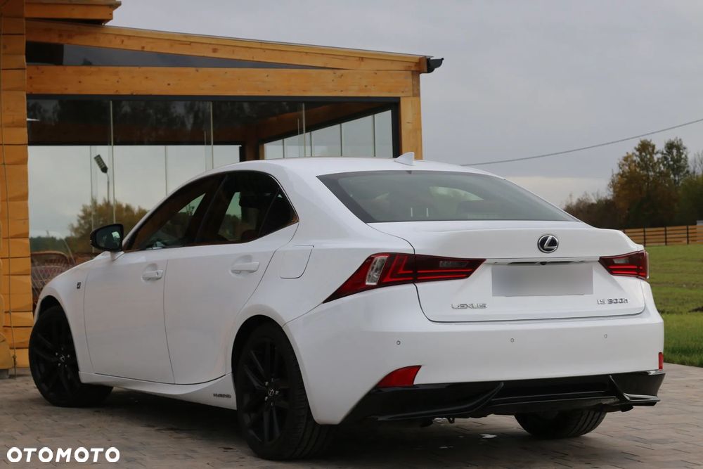 Lexus IS 300h F Sport - 11