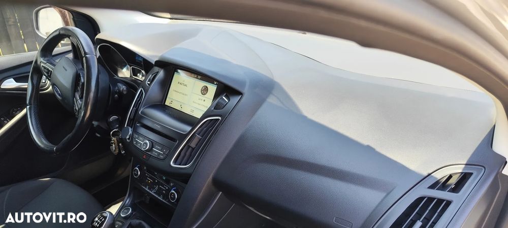 Ford Focus 1.0 EcoBoost ST-Line - 9
