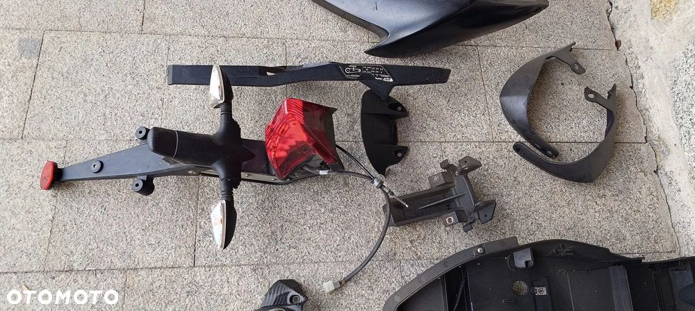 APRILIA SHIVER DORSODURO OWIEWKA OGON LAMPA RĄCZKI PASAŻERA - 13