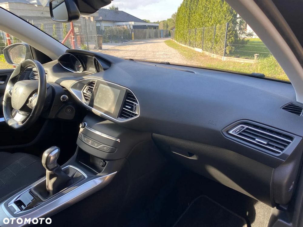 Peugeot 308 1.2 PureTech Allure S&S - 28