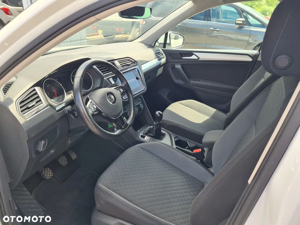 Volkswagen Tiguan - 16